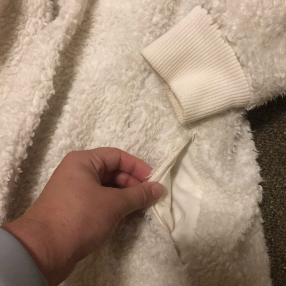 Fluffy jacket - Picture 3 of 4